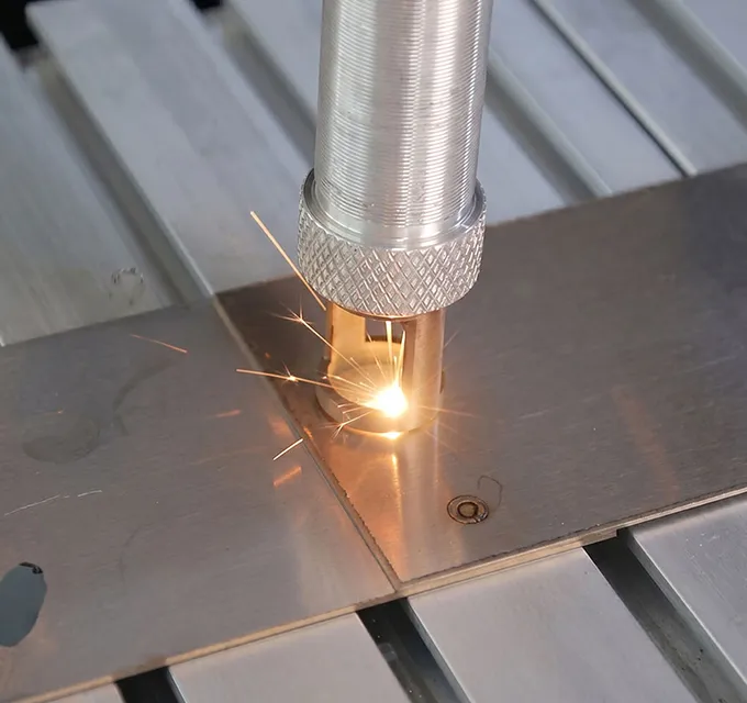 destek kollu fiber lazer punta ve dikiş kaynak makinesi - amortisörlü manipülatör kol ve baskı pencereli punta nozulu – görsel 7